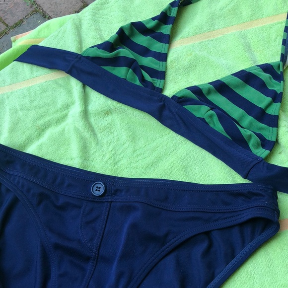 Bikini - Picture 3 of 8